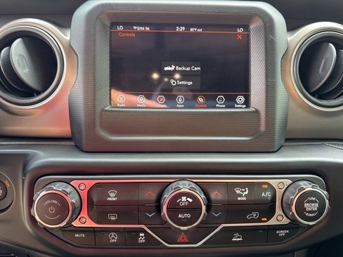 Used 2023 Jeep Gladiator Willys image 36