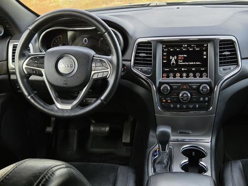 Used 2018 Jeep Grand Cherokee Altitude RWD image 24