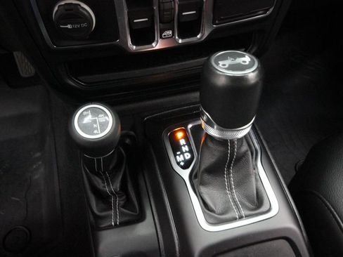 Used 2019 Jeep Wrangler Unlimited Sahara w/ Quick Order Package 24M Moab AWD/4WD image 22