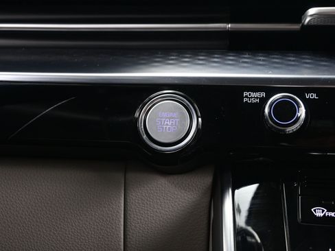 Used 2022 Kia Carnival SX Prestige image 25