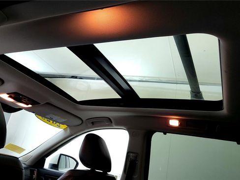 Used 2023 Nissan Pathfinder SL w/ SL Premium Package image 39