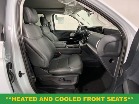 New 2025 Ford Expedition Active image 5