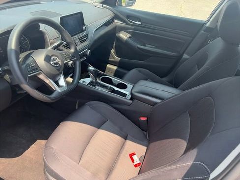Used 2024 Nissan Altima 2.5 SV FWD image 16