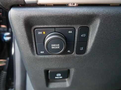 Used 2025 Ford Expedition Active AWD/4WD image 18