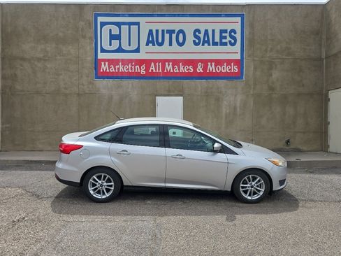 Used 2018 Ford Focus SE FWD image 4