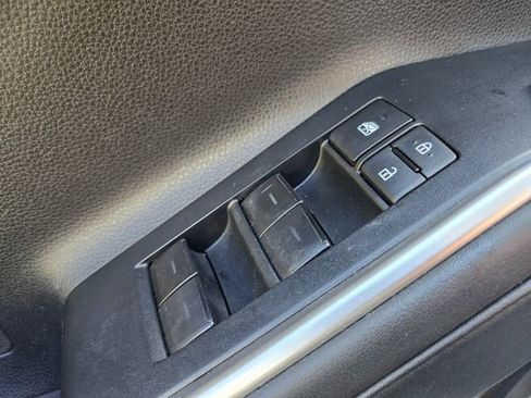 Used 2022 Toyota Highlander XLE image 32