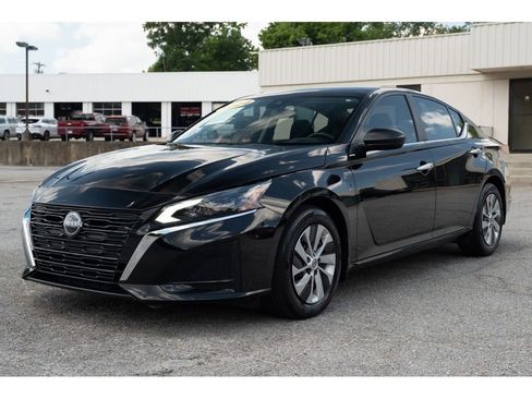 Used 2024 Nissan Altima 2.5 S FWD image 4