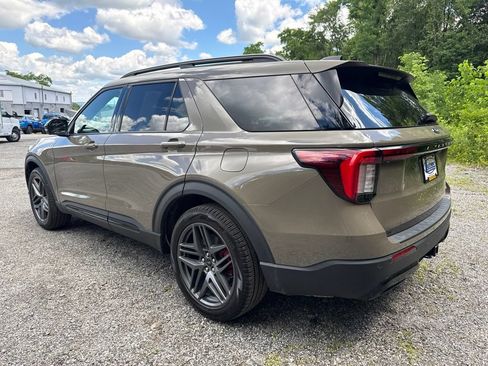 Used 2026 Ford Explorer ST-Line w/ ST-Line Street Pack AWD/4WD image 7