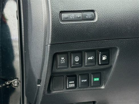 Used 2019 Nissan Rogue SV image 10