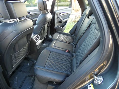 Used 2019 Audi SQ5 Premium Plus w/ Premium Plus Package image 48