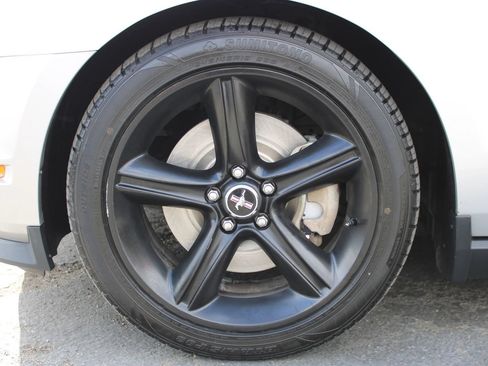 Used 2011 Ford Mustang GT Premium RWD image 6