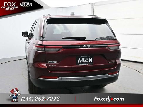 Used 2023 Jeep Grand Cherokee Limited image 12