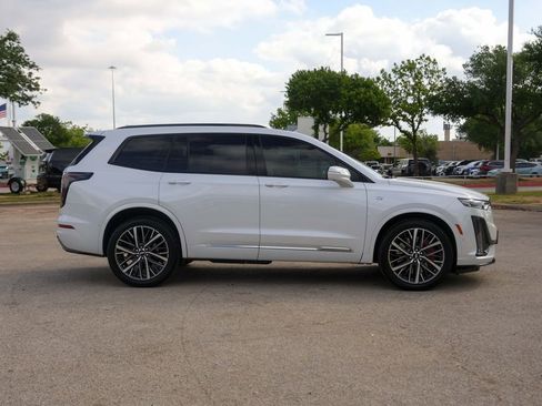 Certified 2023 Cadillac XT6 Sport w/ Technology Package image 5