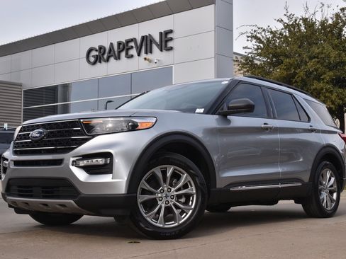 Used 2023 Ford Explorer XLT w/ Equipment Group 202A image 1