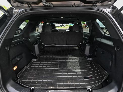 Used 2017 Ford Explorer XLT w/ Equipment Group 201A AWD/4WD image 16