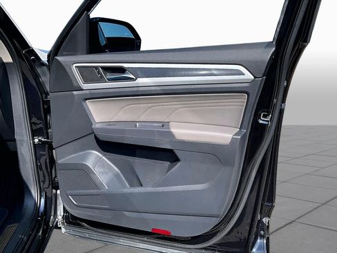 Used 2021 Volkswagen Atlas SE w/ Panoramic Sunroof Package FWD image 23