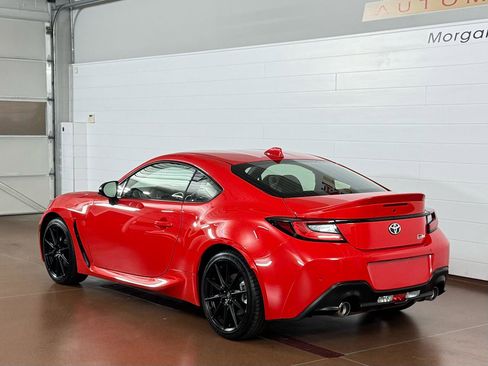 Used 2025 Toyota GR86 Premium w/ ALL Weather Mat Package (TMS) image 5