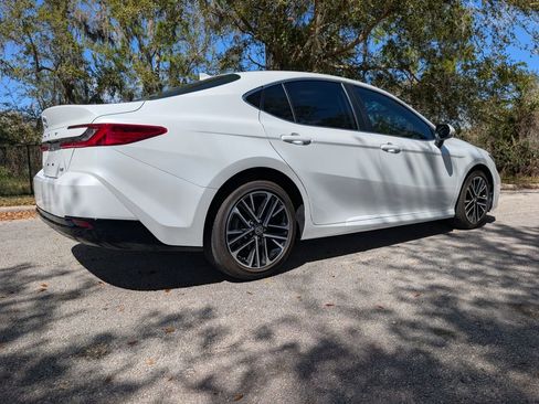 Used 2025 Toyota Camry XLE image 9
