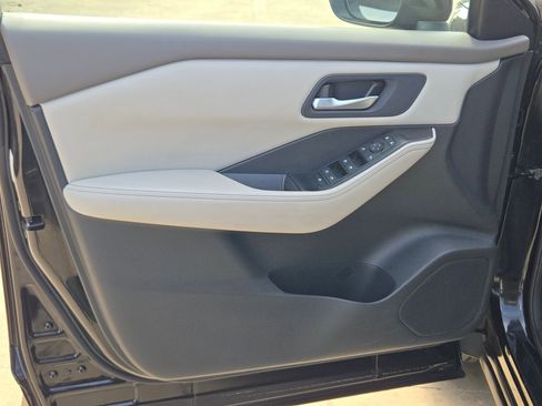 Certified 2025 Nissan Rogue SV FWD image 11