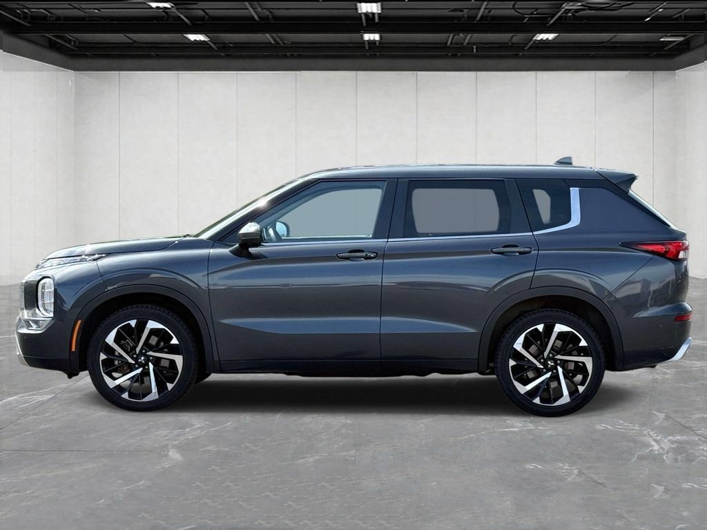 Used 2024 Mitsubishi Outlander SE Black Edition FWD image 8