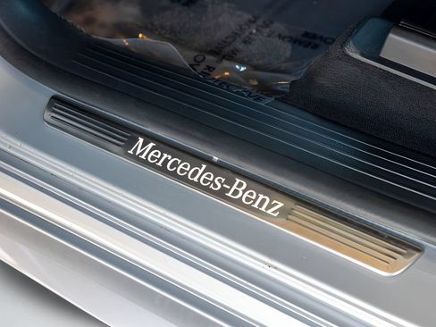 Used 2024 Mercedes-Benz GLE 450 4MATIC w/ AMG Line Exterior image 43