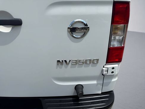 Used 2018 Nissan NV 3500 SL RWD image 25