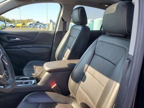 Used 2023 Chevrolet Equinox Premier image 17