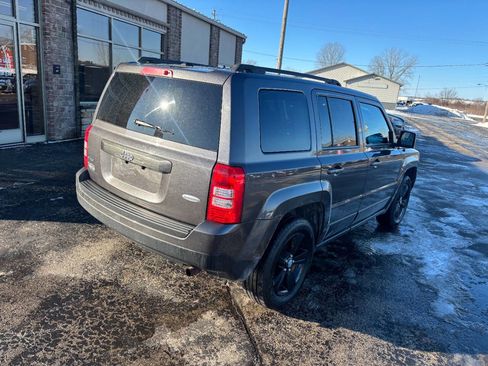 Used 2016 Jeep Patriot Latitude image 3