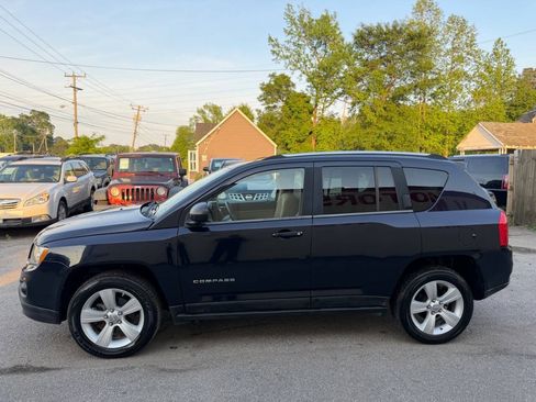 Used 2011 Jeep Compass Latitude w/ Sun/Sound Group AWD/4WD image 4