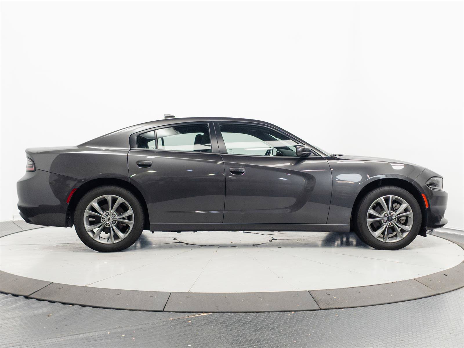 Used 2022 Dodge Charger SXT AWD/4WD image 11