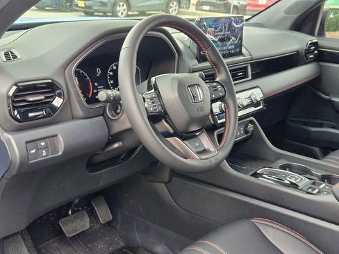 Used 2025 Honda Pilot TrailSport image 12