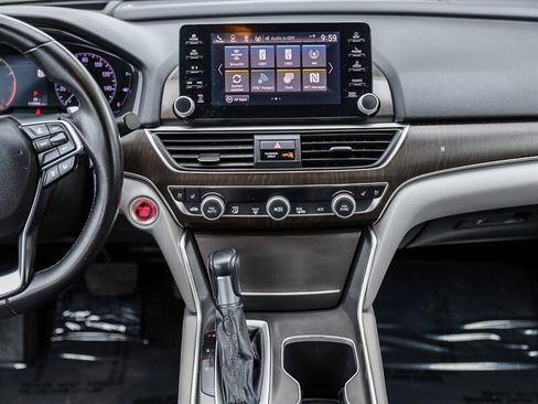Used 2018 Honda Accord Touring image 18