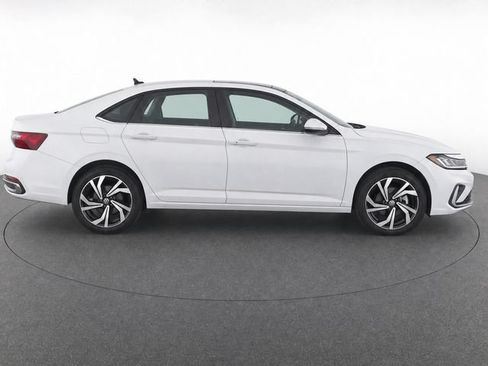 Used 2025 Volkswagen Jetta SEL FWD image 7
