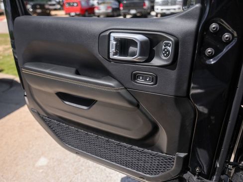 Used 2025 Jeep Wrangler Unlimited Sahara image 22