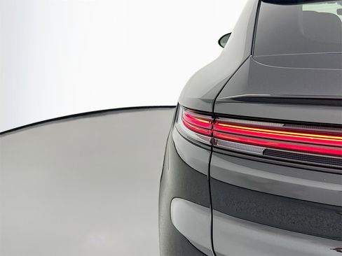 Certified 2025 Porsche Cayenne image 16
