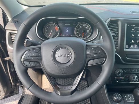 Used 2022 Jeep Cherokee Trailhawk w/ Comfort/Convenience Group AWD/4WD image 17