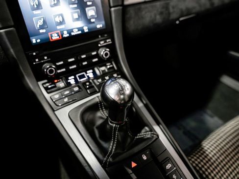 Used 2018 Porsche 911 GT3 RWD image 15