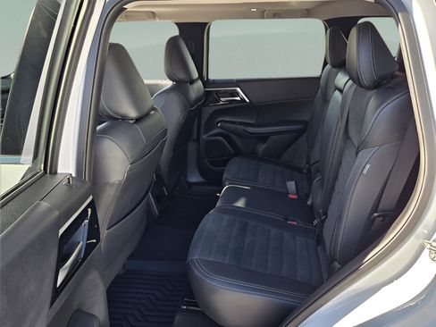 Used 2024 Mitsubishi Outlander SE FWD image 10