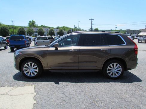 Used 2017 Volvo XC90 T6 Momentum w/ Vision Package AWD/4WD image 4