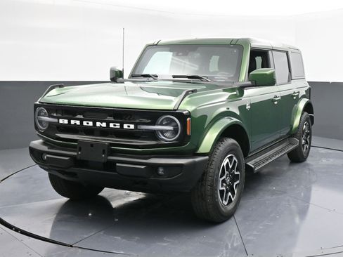 Used 2025 Ford Bronco Outer Banks image 4