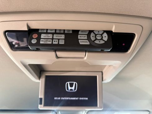 Used 2016 Honda Odyssey SE image 12