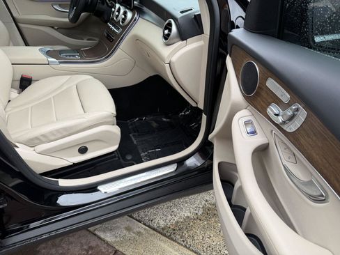 Used 2022 Mercedes-Benz GLC 300 4MATIC image 20