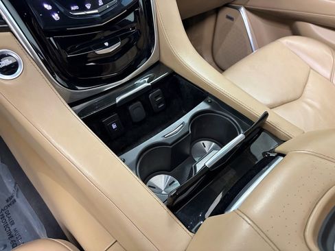 Used 2018 Cadillac Escalade ESV Platinum image 33