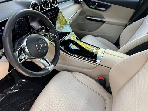 Used 2026 Mercedes-Benz GLC 300 4MATIC image 4