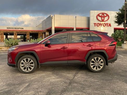 Certified 2023 Toyota RAV4 XLE Premium FWD image 7