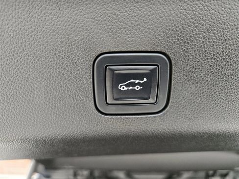 Used 2023 GMC Yukon SLT image 35