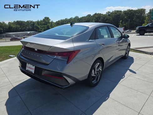 New 2025 Hyundai Elantra SEL image 6