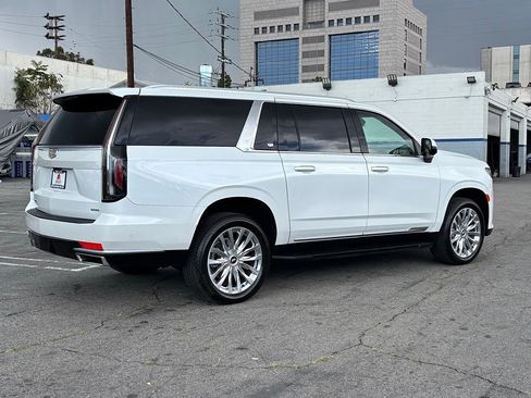 Used 2024 Cadillac Escalade ESV Premium Luxury AWD/4WD image 3