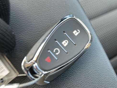 Used 2025 Chevrolet Trax LT image 33