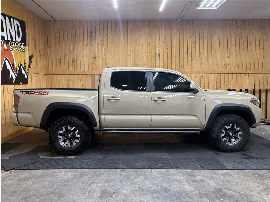 Used 2020 Toyota Tacoma TRD Off-Road w/ Technology Package AWD/4WD image 4